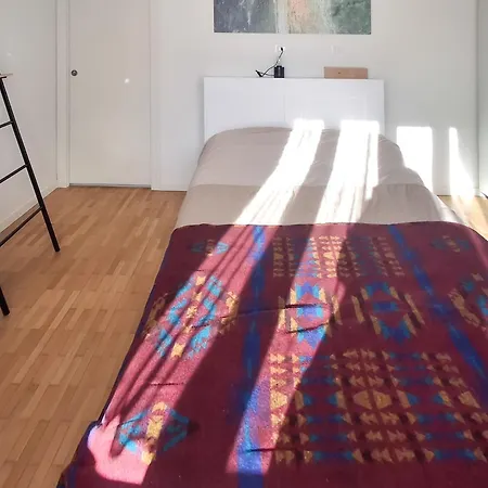 Bright One-bedroom Near Isola Milánó