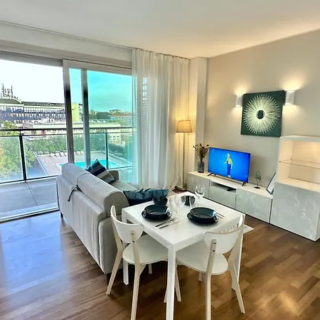 Giax Tower Premium Modern Milanese Flat With Gym Pool View & Box *