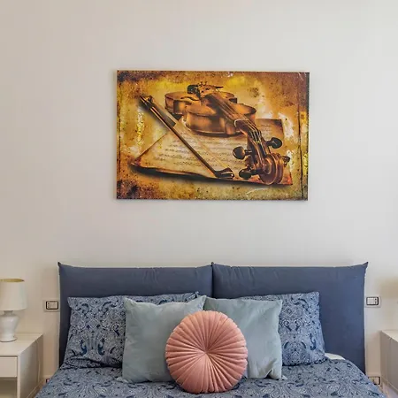 Stradivarius House - Carozzi Mediolan