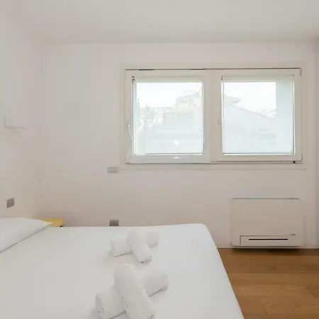 Apartment Elegante Trilocale Sui Navigli - Mirable Pm