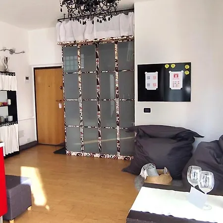 Appartamento Monolocale In Quartiere Nolo *