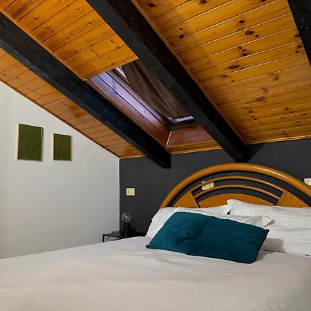 Hosting Dreams Attics - Duomo Apartment Milan