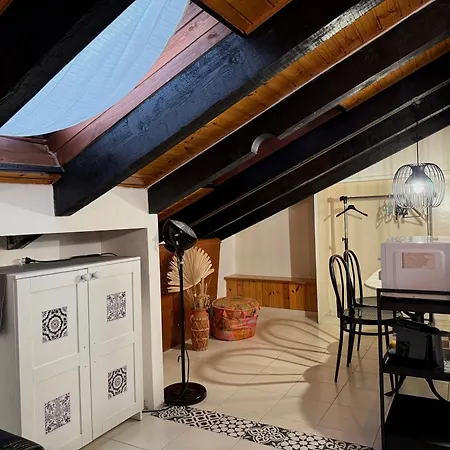 Hosting Dreams Attics - Duomo Apartment