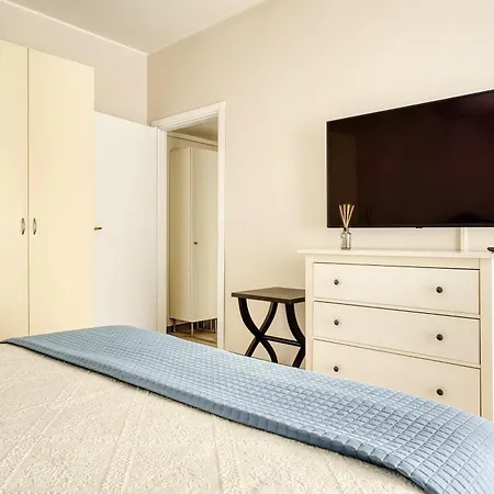 Апартаменты Elegant One-bedroom In Porta Romana Милан