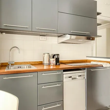 Elegant One-bedroom In Porta Romana Апартаменты Милан