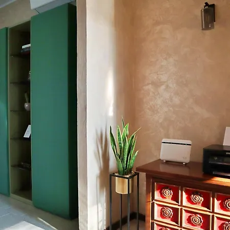 Homestay Cozy Room In Elegant Flat Shared With Alex, Tube 5 Min Walking