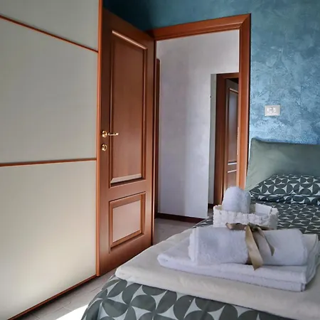 Cozy Room In Elegant Flat Shared With Alex, Tube 5 Min Walking Homestay