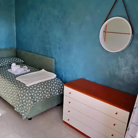 Homestay Cozy Room In Elegant Flat Shared With Alex, Tube 5 Min Walking