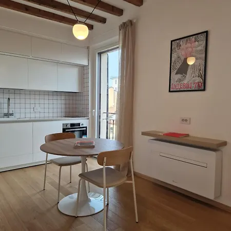 Camparino Apartment, 10 Min From The Duomo, Apartment