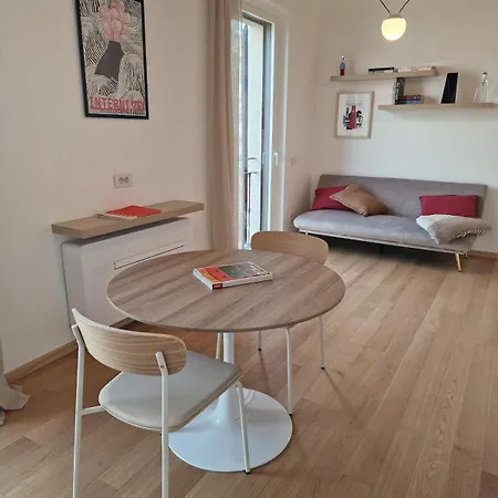 Camparino Apartment, 10 Min From The Duomo, *