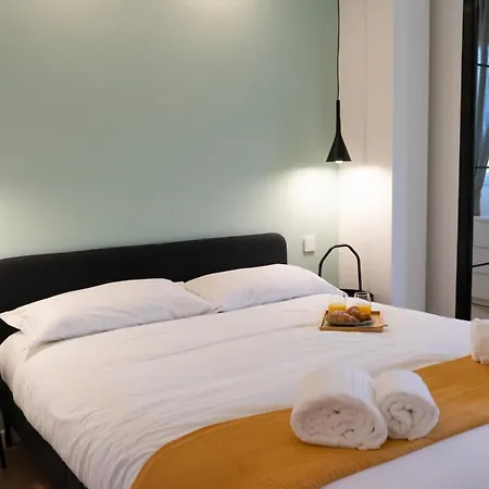 Arcimboldi's Nest - Close To Metro And Train Apartament *