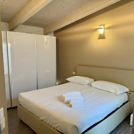 Apartament Dingo's House - 5 Minutes From M3 Mediolan