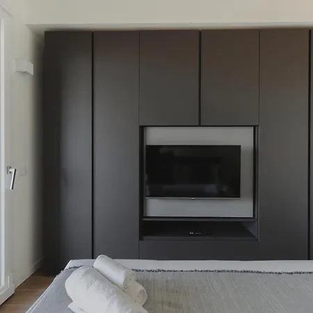 Gohost - Modern And Bright With Terrace And Balcony ميلان