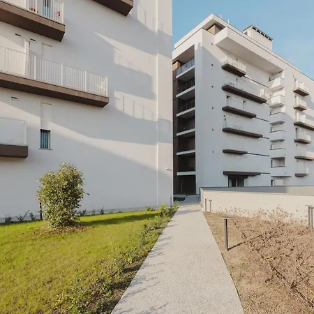 Gohost - Modern And Bright With Terrace And Balcony