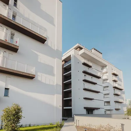 Gohost - Modern And Bright With Terrace And Balcony Apartment