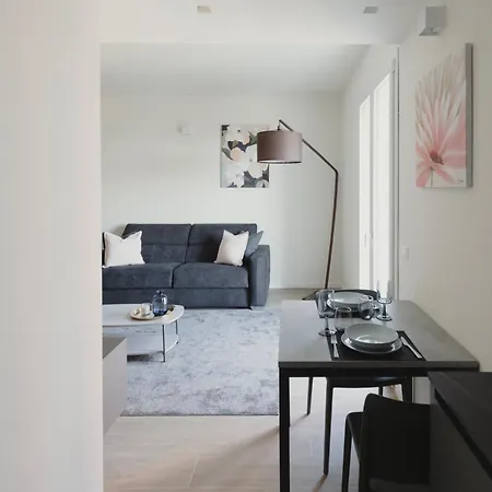 Gohost - Modern And Bright With Terrace And Balcony