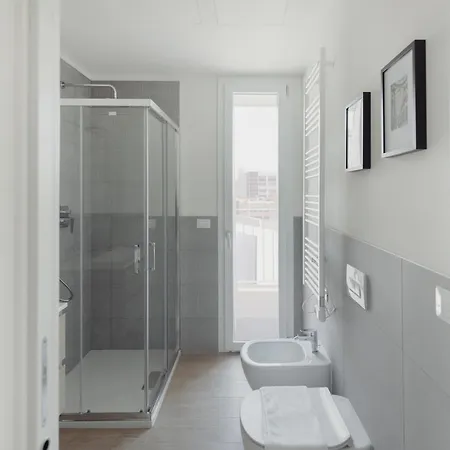 Gohost - Modern And Bright With Terrace And Balcony شقة ميلان