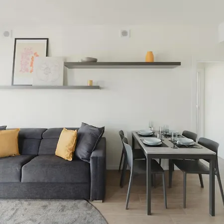 Gohost - Modern And Bright With Terrace And Balcony Apartment Milan