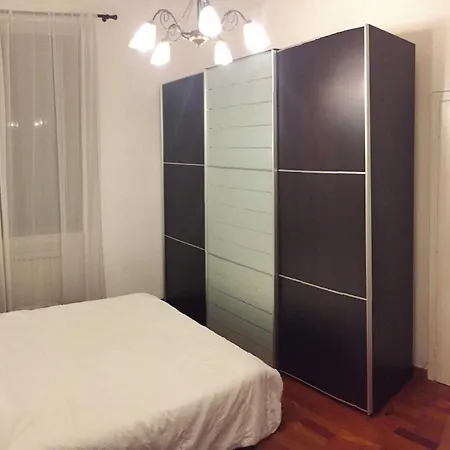Natalia's 2-rooms Cozy Flat, Only 10 Min To Duomo *