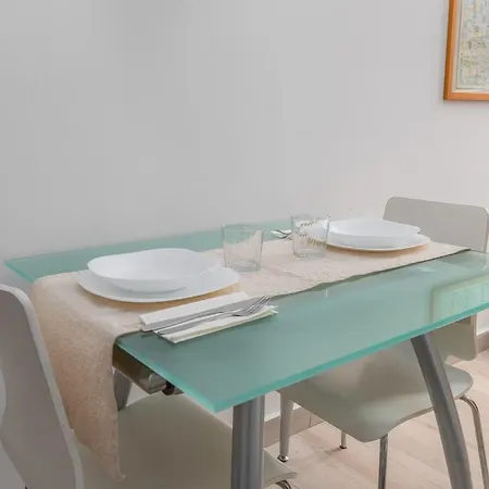 Near To Direct Metro To Duomo And Station - Quiet Apartment