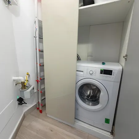 Near To Direct Metro To Duomo And Station - Quiet Apartment Milan