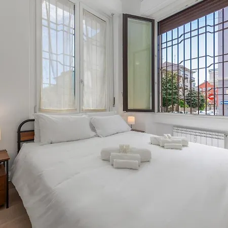 Near To Direct Metro To Duomo And Station - Quiet Apartment *