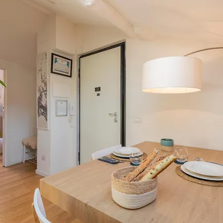 Daire Bright Penthouse Attic In The Heart Of Milano