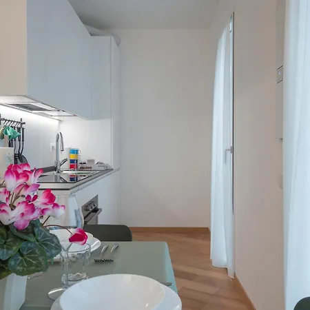 Apartment Crovato's Palace - Design E Comfort Nel Cuore Di Milan