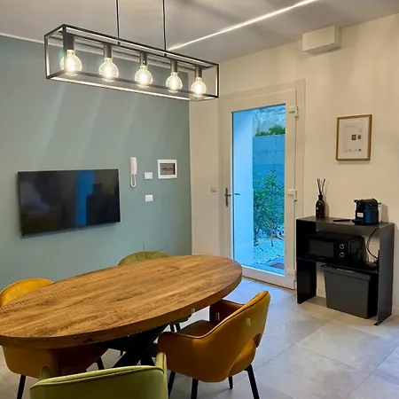 Unique Circus Apartment *