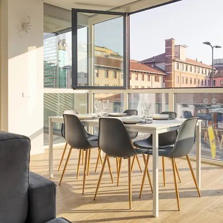 In Financial District 4 Pax Milánó