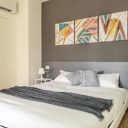 In Financial District 4 Pax * Milánó