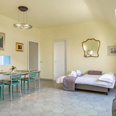 아파트 Repubblica-stazione Big House Skyline View 4 Pax Check In H24