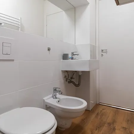 Italianway - Rosmini 11 B Milan