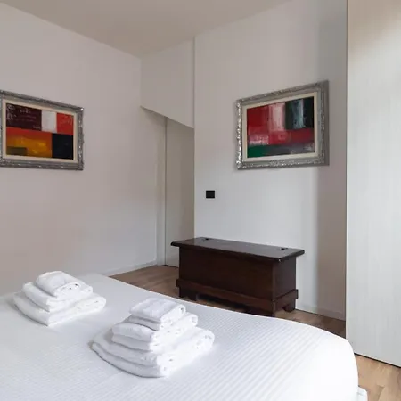 Italianway - Rosmini 11 B * Milan