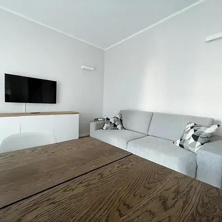 Apartment & Sky Escape - 5 Mins Center,