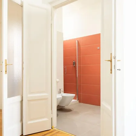 Navigli Harmony Flat, Beautiful & Bright Apartment, 3 Bdr דירה מילאנו