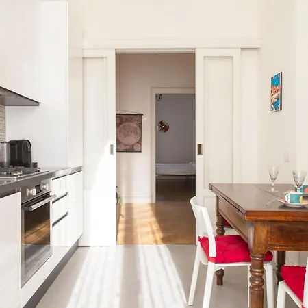 Navigli Harmony Flat, Beautiful & Bright Apartment, 3 Bdr דירה מילאנו
