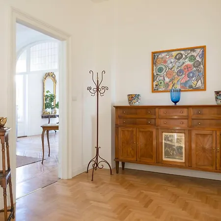 דירה Navigli Harmony Flat, Beautiful & Bright Apartment, 3 Bdr מילאנו