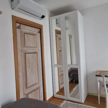 Stanza In Con Giardino Homestay Milan
