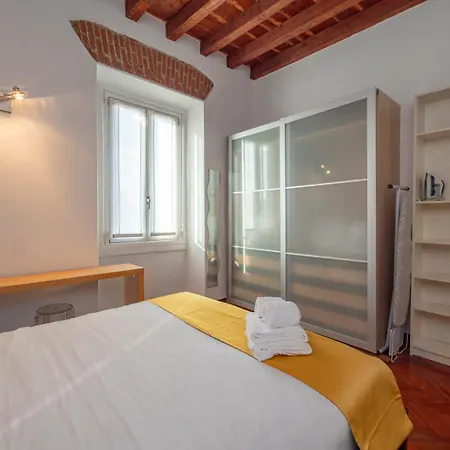 Xenia - Historic Two-room In Navigli Area * Milánó