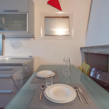 Xenia - Historic Two-room In Navigli Area *