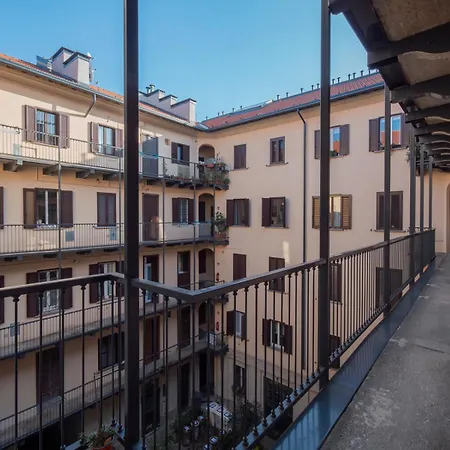Xenia - Historic Two-room In Navigli Area