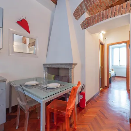 Xenia - Historic Two-room In Navigli Area Milánó