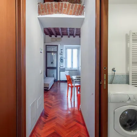 Xenia - Historic Two-room In Navigli Area Milánó