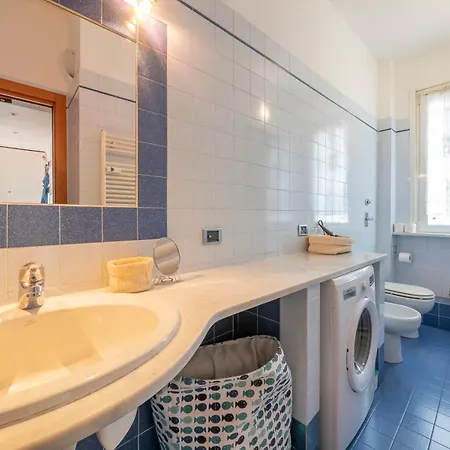 Xenia - Two-room With Terrace In Fondazione Prada 아파트