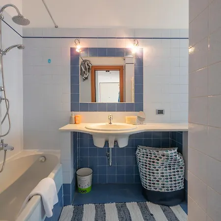 Xenia - Two-room With Terrace In Fondazione Prada 아파트