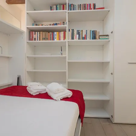 Xenia - Renovated Two-room Near Pta Venezia דירה *