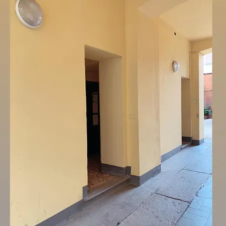 Giallo Apartment *