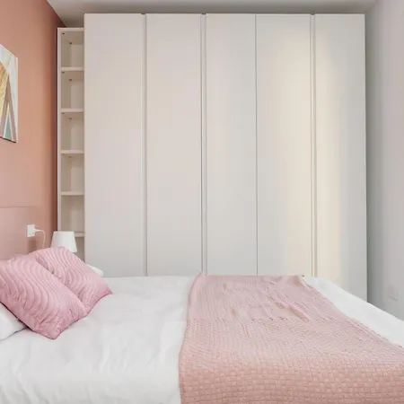 In Financial District 4 Pax