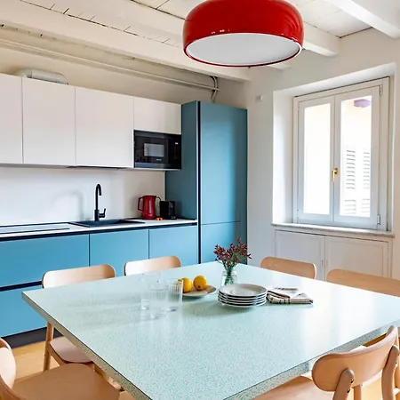 Large & Comfy - A Few Steps From The Duomo Apartman